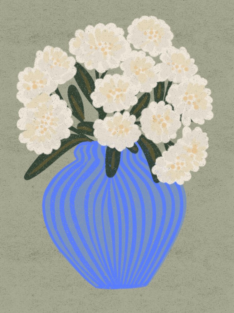 Flores blancas en un jarrón azul de Nikita Jariwala