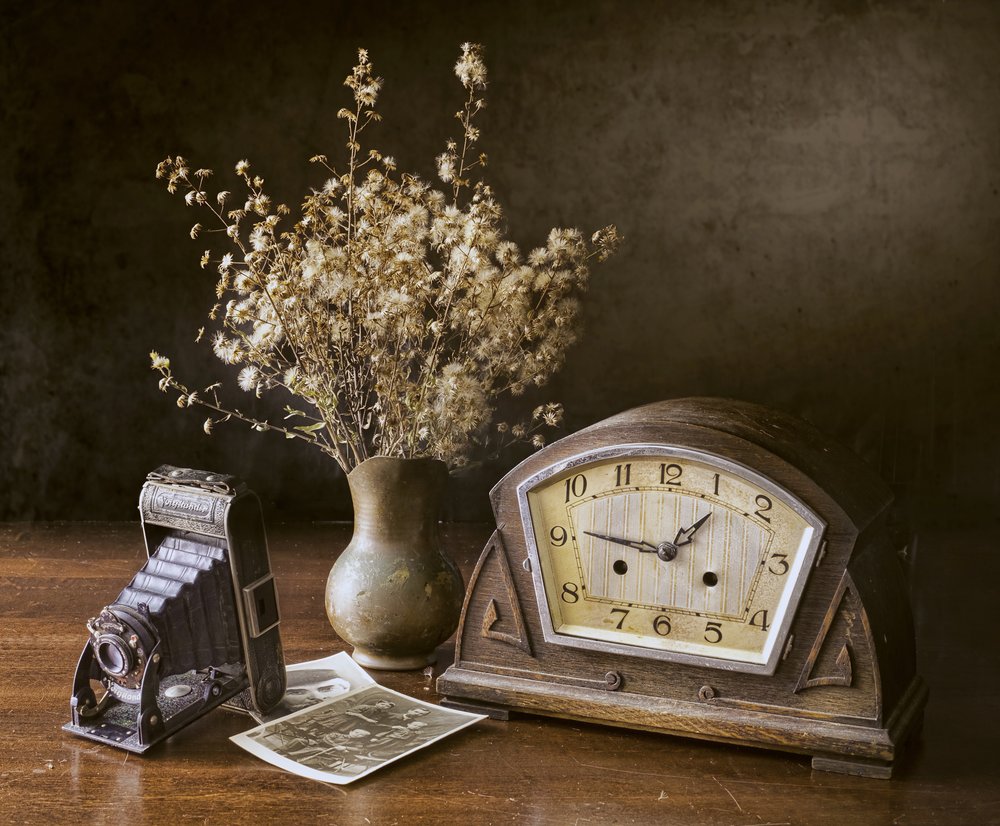 Reloj con forma de cámara retro de Noam Mymon