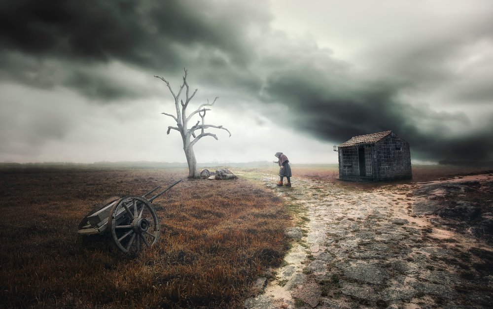 Figura solitaria, cielo tormentoso de Nuno Araujo