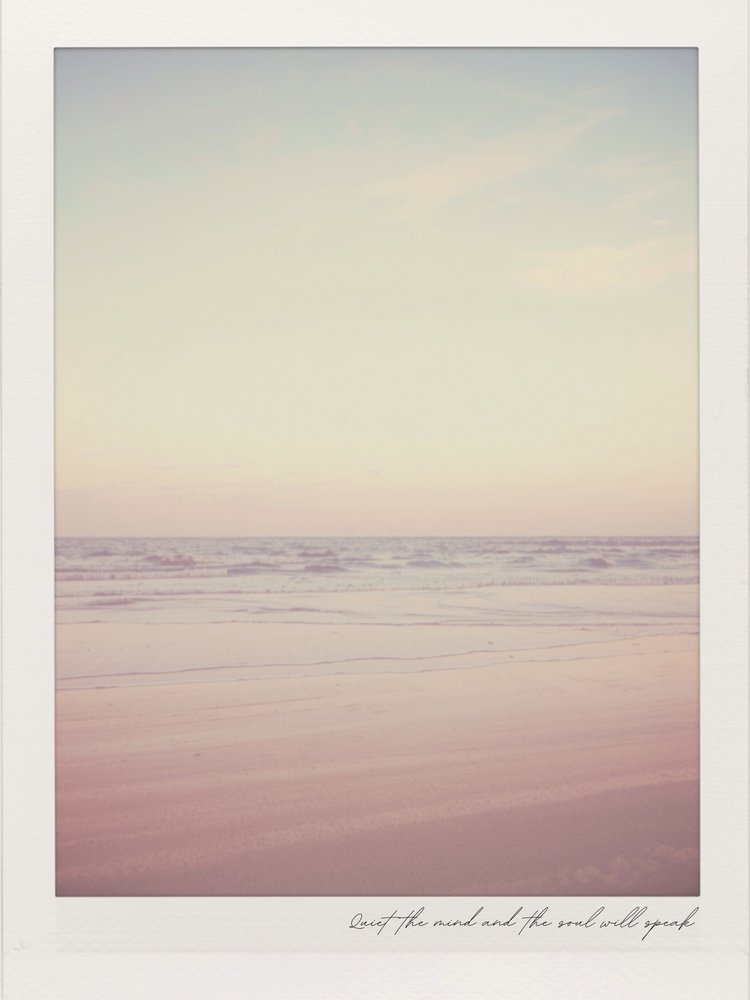 Playa serena en tonos pastel de Ohkimiko