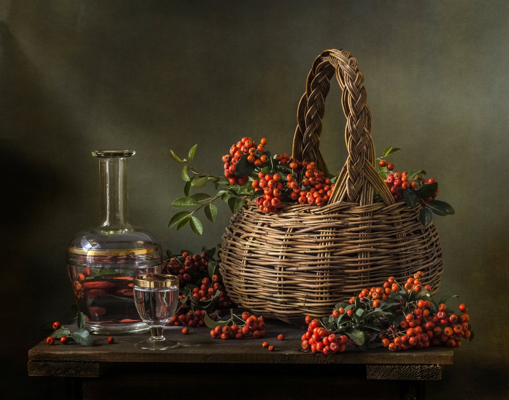Bayas de la cosecha y decantador de Olga Aleksandrovna