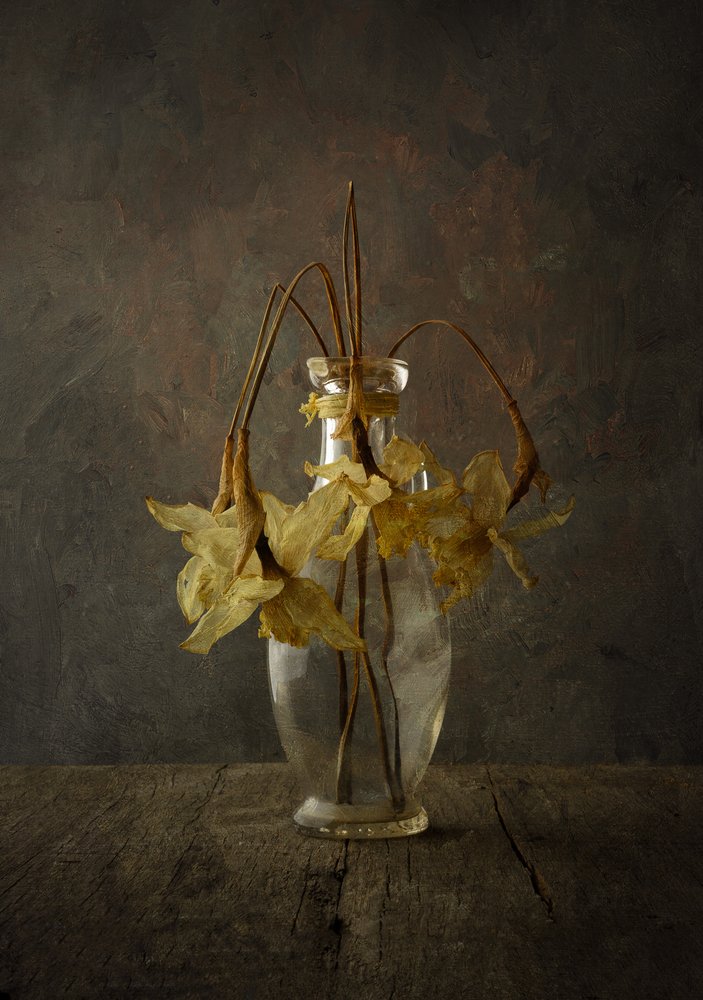 Naturaleza muerta floral de Moody de Popa Kornel Andras