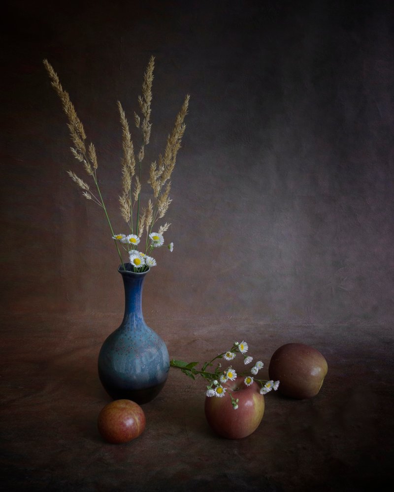 Manzanas de otoño y un jarrón de Purple Bamboo