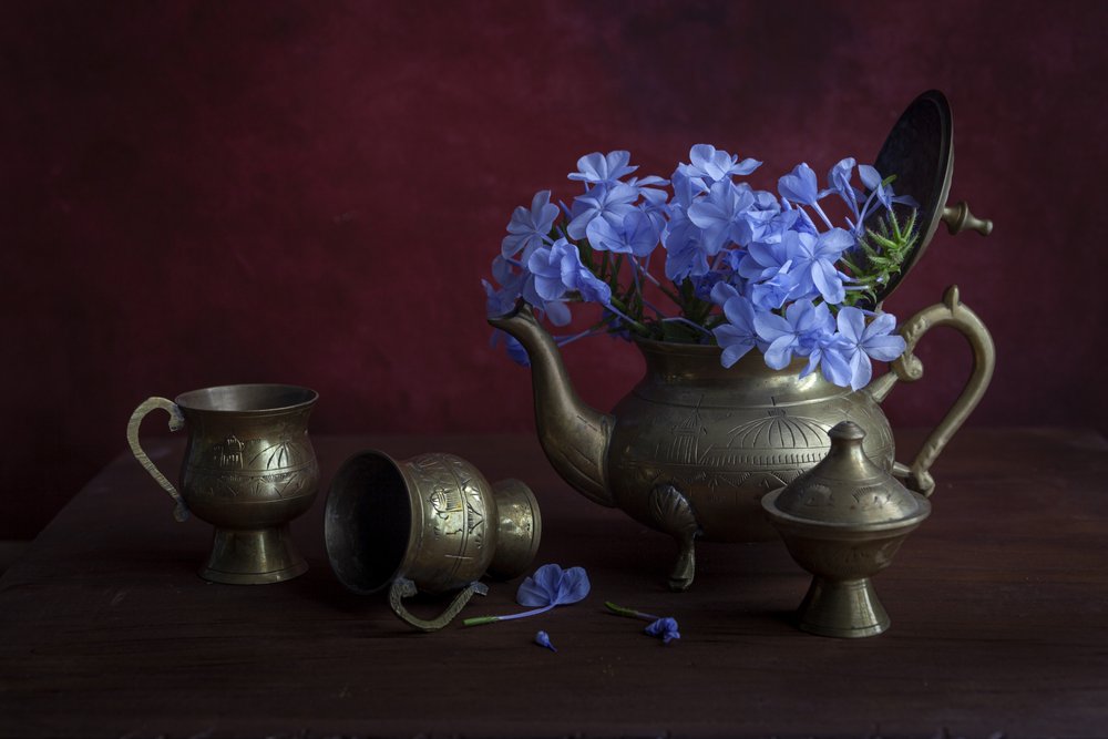 Flores azules de latón antiguo de Ramiz Sahin