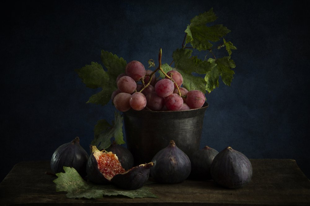 Naturaleza muerta con uvas e higos de Ramiz Sahin