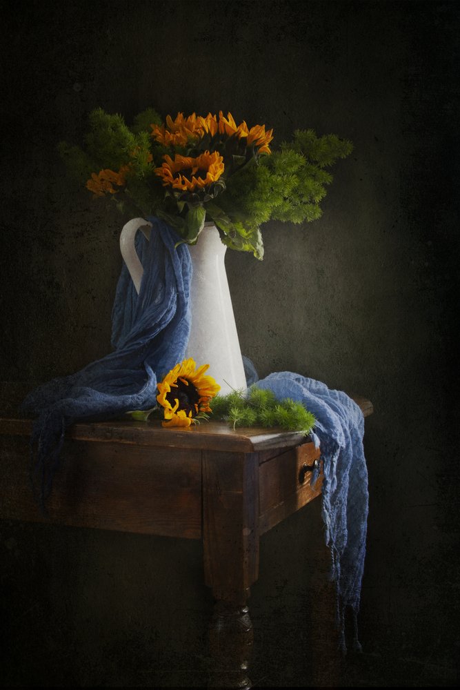 Naturaleza muerta con girasol melancólico de Ramiz Sahin