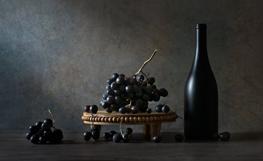 Uvas intensas, botella oscura de Rong Wei
