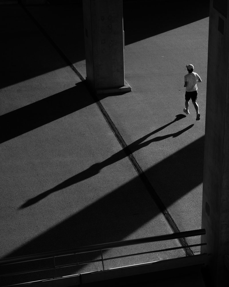 La sombra del corredor solitario de Satoshi Hata