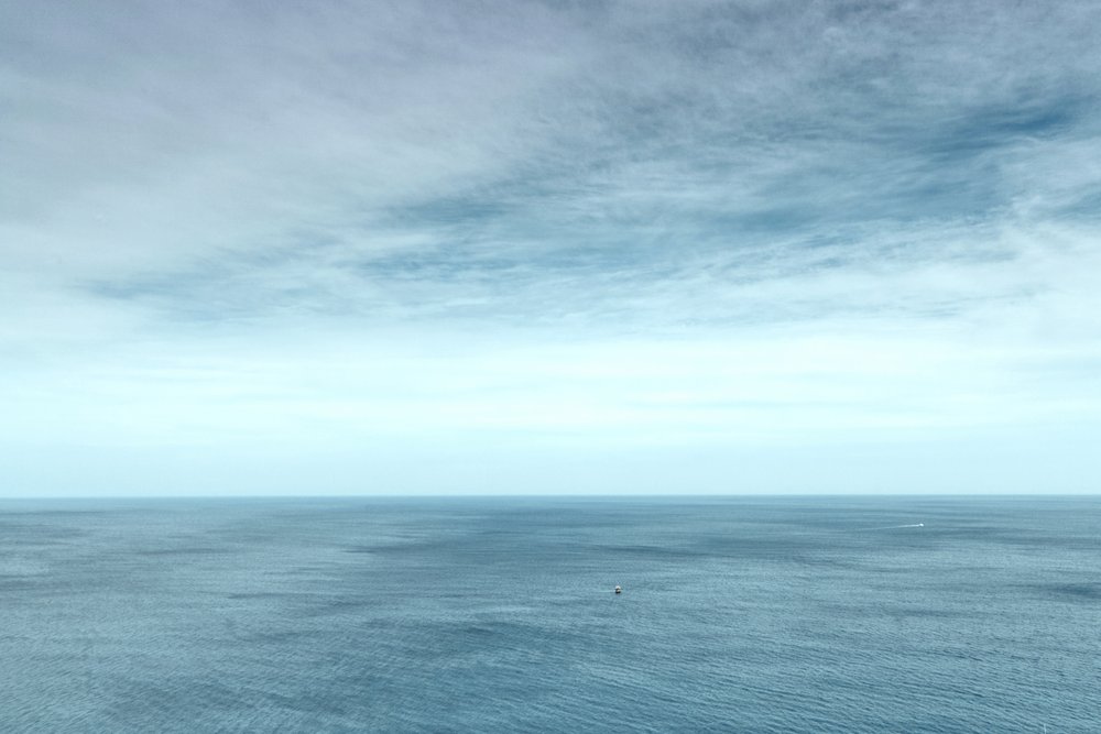 Horizonte oceánico en calma de Shijimi