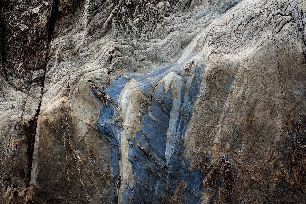 Roca azul plegada de Studio Meikle