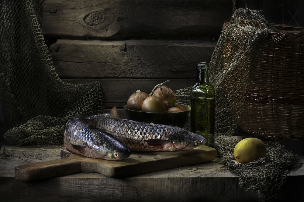 Naturaleza muerta de marisco oscuro de Svetlana Pavlоvskaja