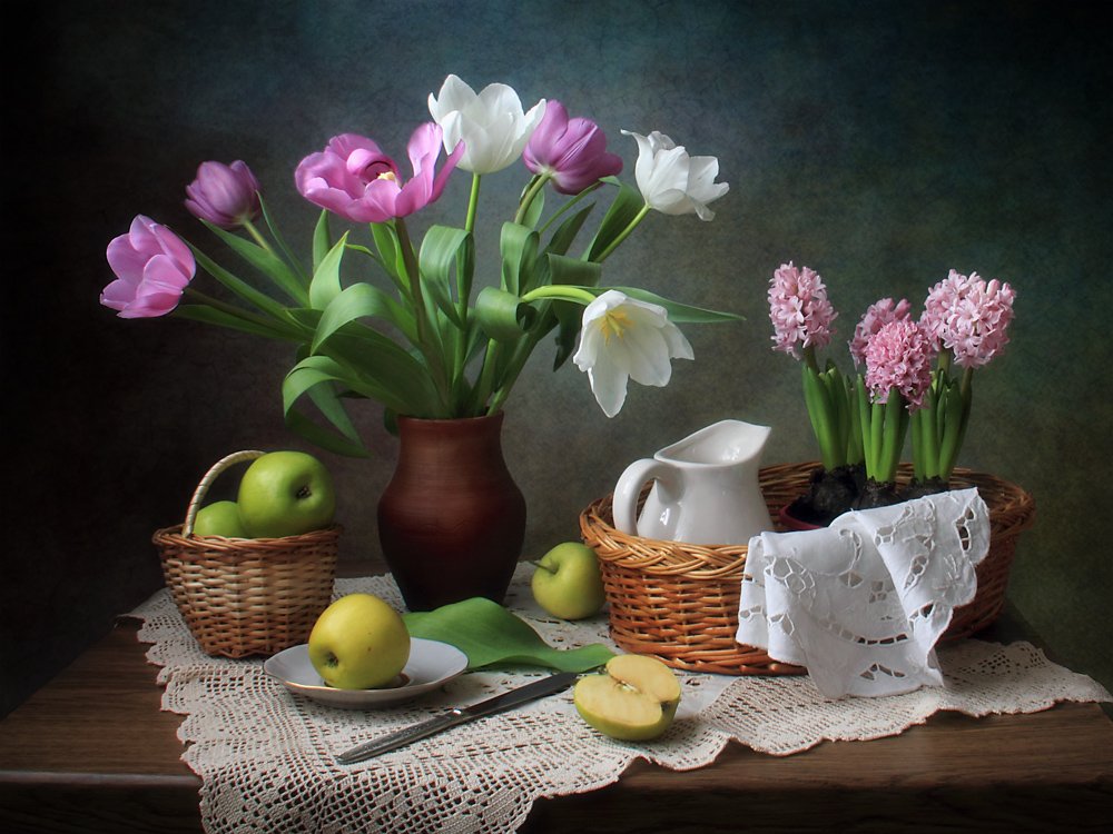 Flores de primavera y manzanas de Tatyana Skorokhod