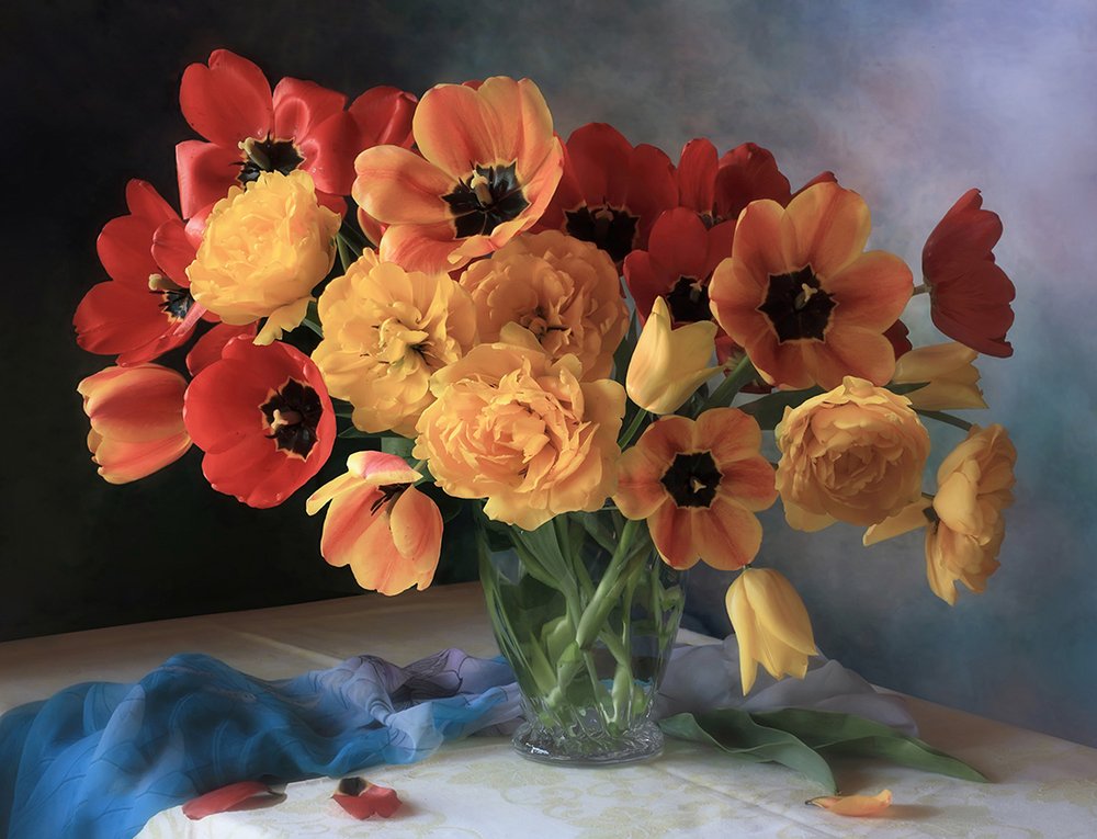 Ramo de tulipanes de colores vivos de Tatyana Skorokhod
