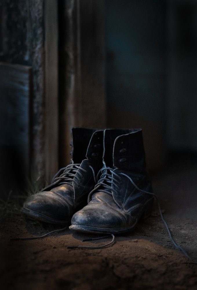 Botas viejas y gastadas de Tina Reid