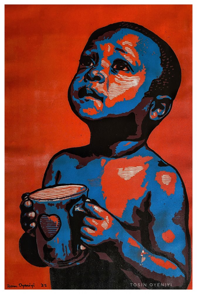 Niño esperanzado con una taza de Tosin Oyeniyi