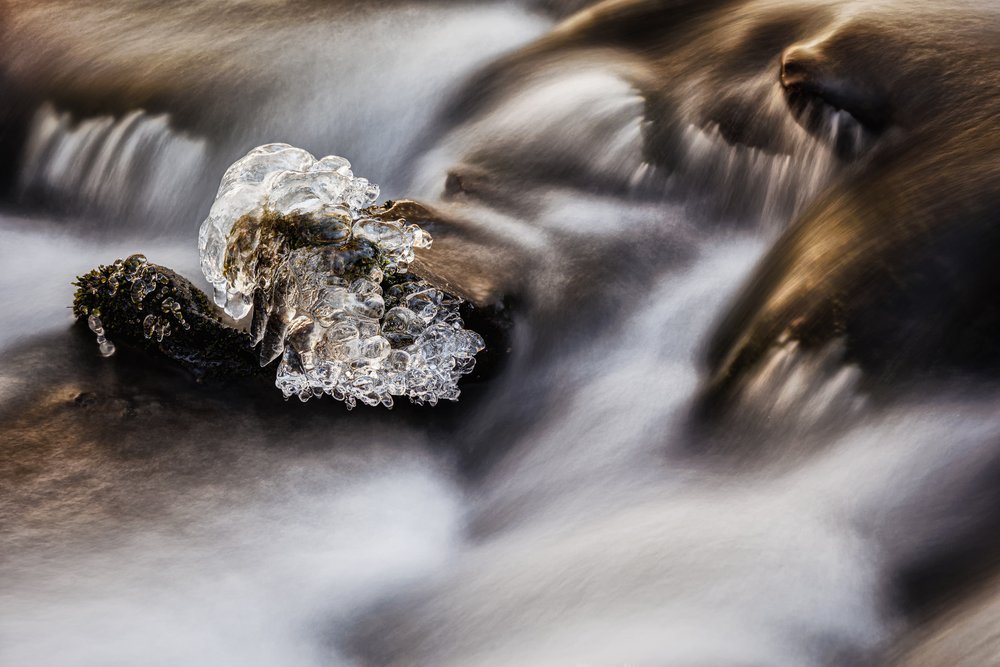 Corriente de hielo cristalino de Yoshizumi Suzuki