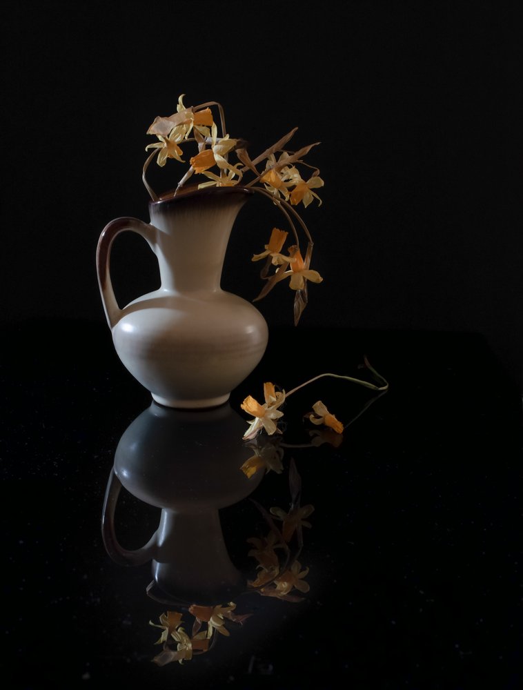Elegante bodegón floral de Yuanwei Zuo APA