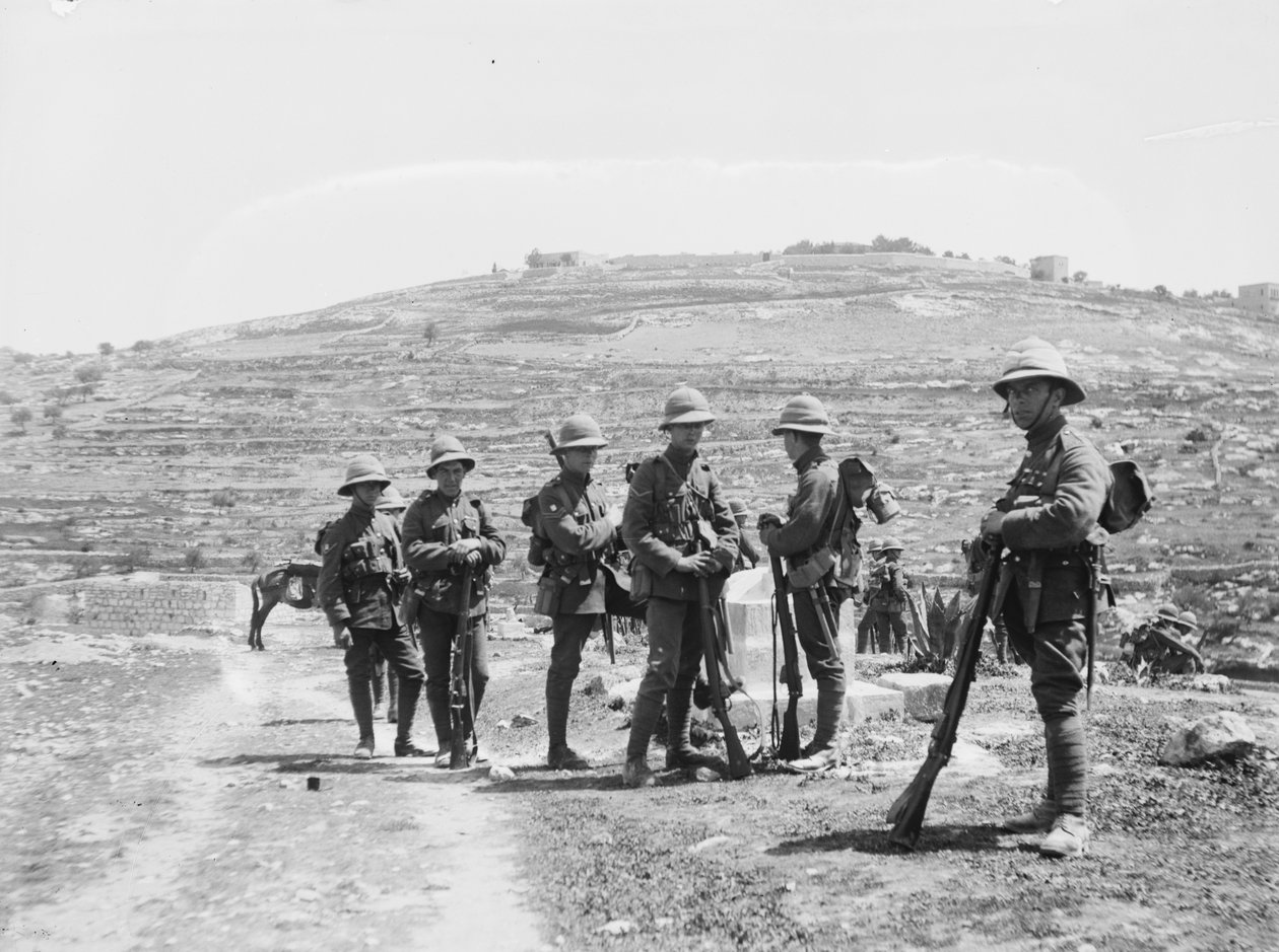 Soldados británicos fuera de Jerusalén, durante el motín antijudío, 1920 de Unbekannt Unbekannt
