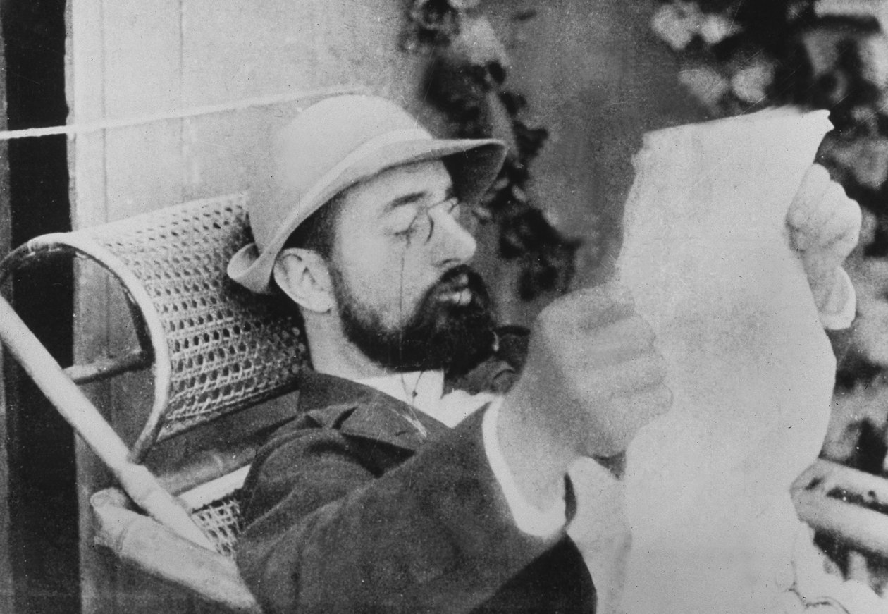 Pintor francés Henri De Toulouse-Lautrec (1864-1901) leyendo un periódico, foto de Alfred Natanson c. 1895 de Unknown
