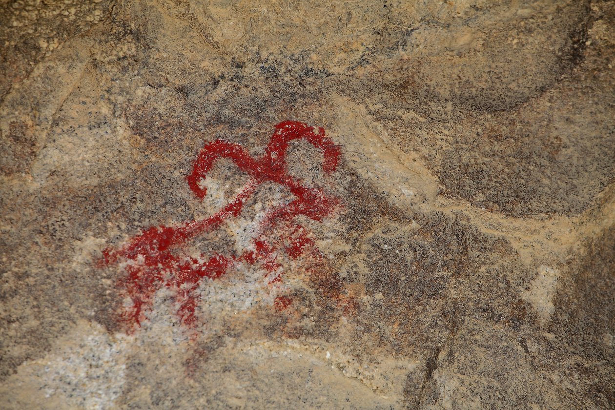 Petroglifos Indios de América del Norte. Pintura Añadida en los Años 50 para el Rodaje de un Western. Parque Nacional Joshua Tree, California, EE.UU. Cultura India de América del Norte de Unknown