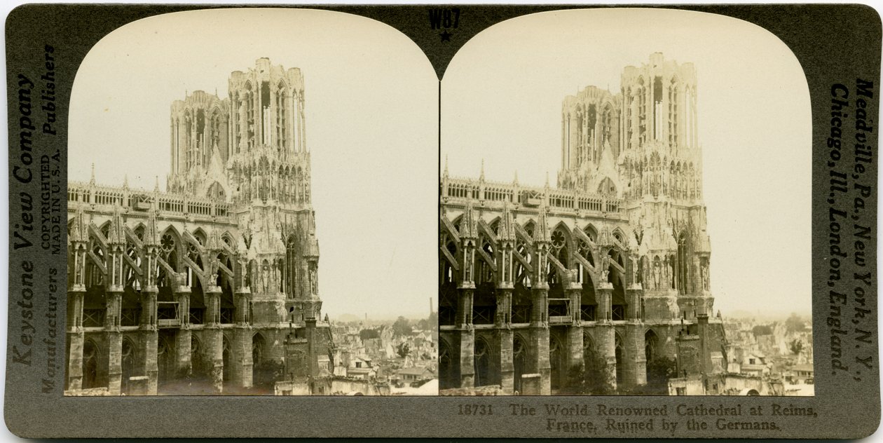 La mundialmente famosa catedral de Reims, Francia, arruinada por los alemanes de Keystone View Company