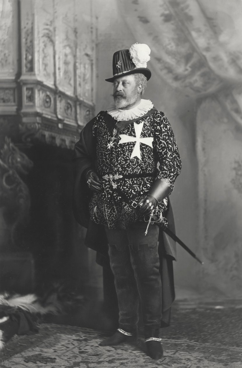 El Príncipe de Gales, con el traje de Gran Maestro de los Caballeros Hospitalarios de Malta, en el Baile de Devonshire House el 3 de julio de 1897, en Devonshire House, Piccadilly, Londres de Lafayette Studio