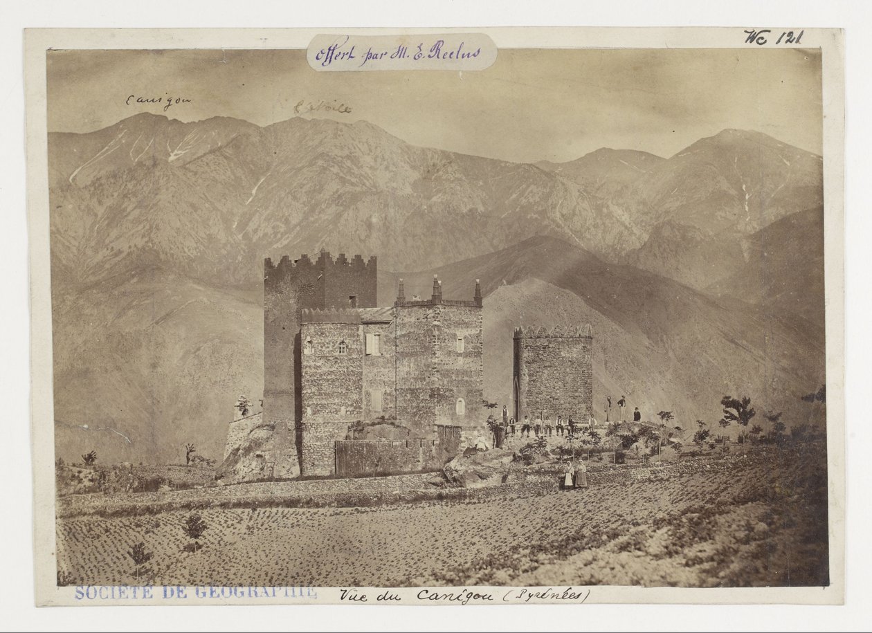 Castillo de Thorrent y vista del Canigou de Unknown