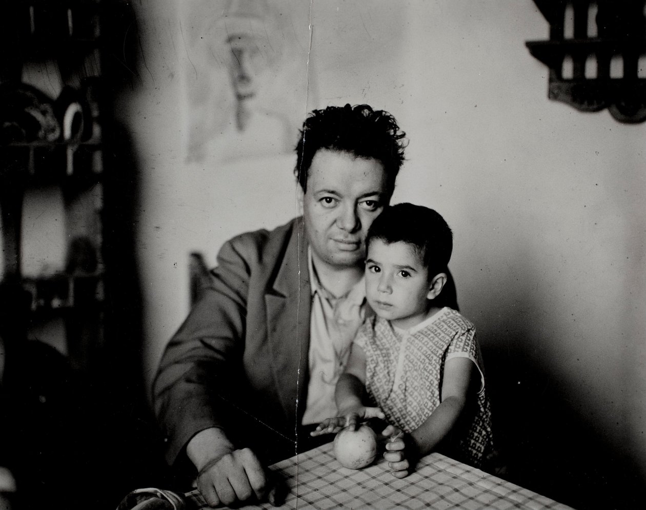 Diego Rivera y su hija Guadalupe Rivera Marín de Unknown