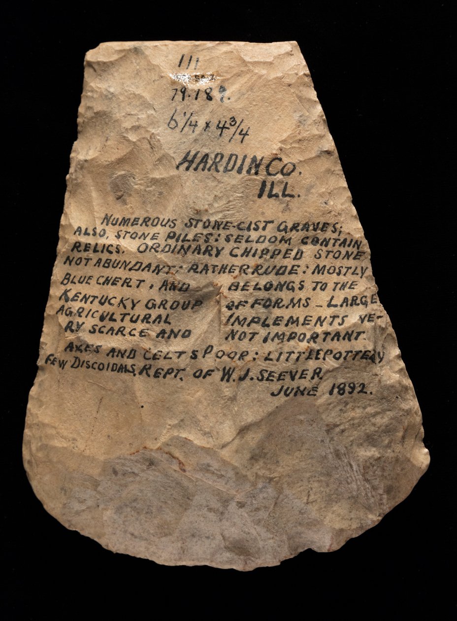 Hoja de azada Mississippian hecha de chert de Mill Creek. Este artefacto fue recolectado en el condado de Hardin, Illinois de Unknown