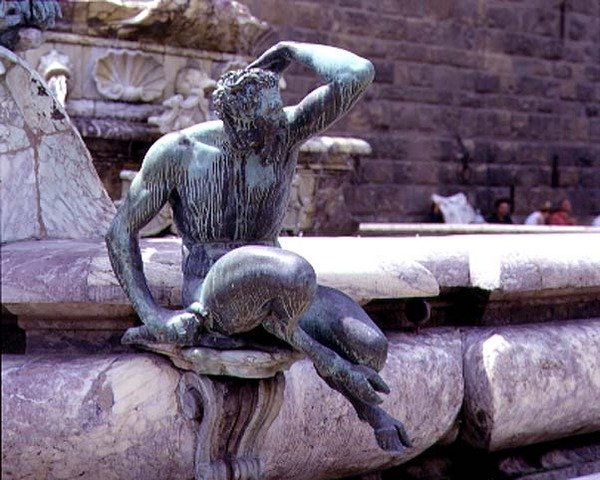 La Fuente de Neptuno (detalle de un sátiro) de Giambologna