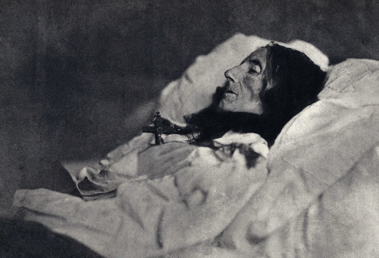 Retrato de la poeta Marcelline Desbordes Valmore (1786-1859) en su lecho de muerte. Fotografía de Félix Tournachon dit Nadar en 1859. Impresión de Victor Tournachon, padre de Nadar, finales del siglo XIX. de Nadar