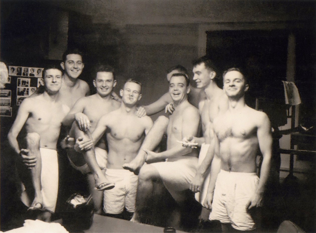 Soldados americanos en el vestuario, c.1942 de Unknown