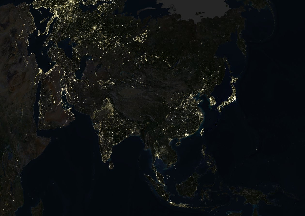 Asia de noche, imagen satelital en color verdadero de Unknown