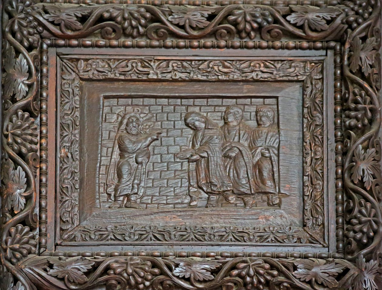 Panel de la puerta del siglo V: el Cristo resucitado aparece a sus discípulos de Unknown