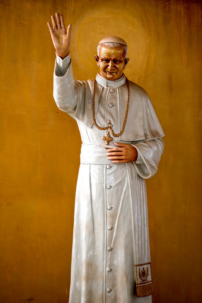Estatua del Papa Juan Pablo II en la parroquia católica Cristo Risorto de Hedzranawoe, Lomé, Togo de Unknown