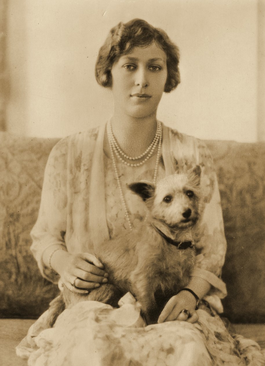 La Princesa Mary y su perro c. 1920 de Unknown