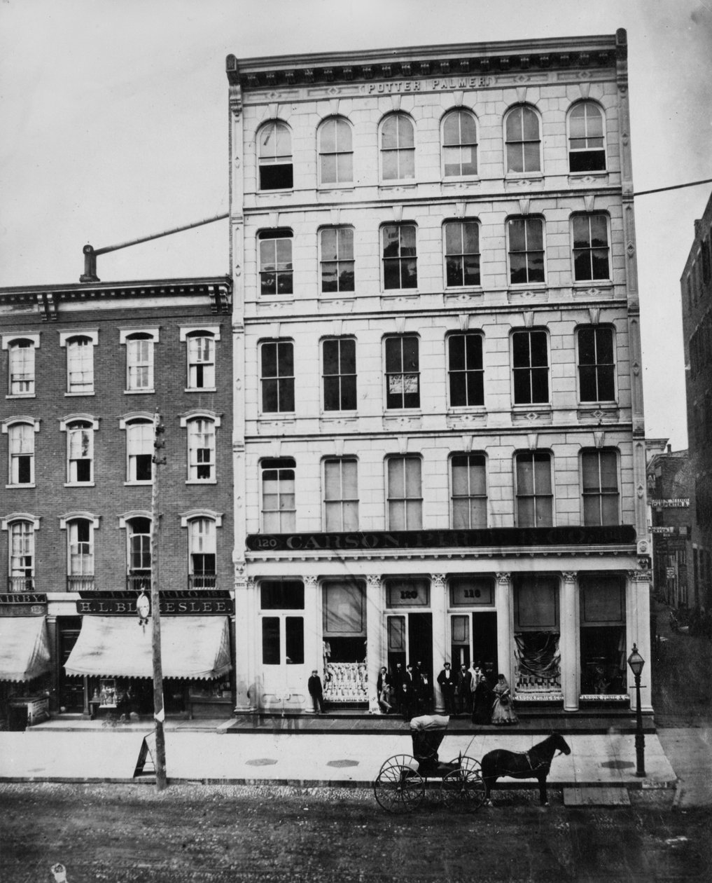 Edificio Carson Pirie Scott en 120-118 State Street, Chicago, c.1869 de American Photographer