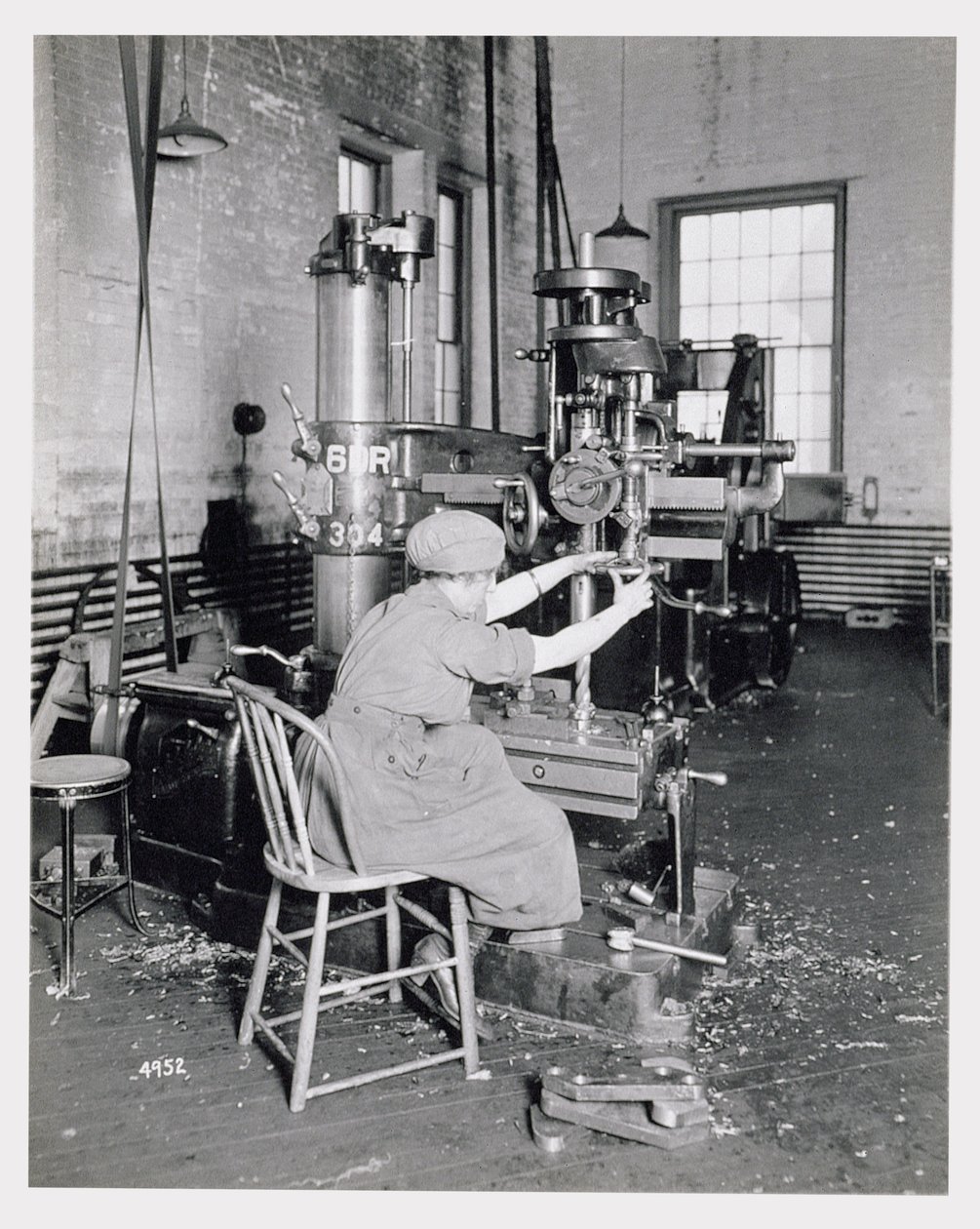 Trabajadora en una fábrica durante la Primera Guerra Mundial, c.1917 de American Photographer
