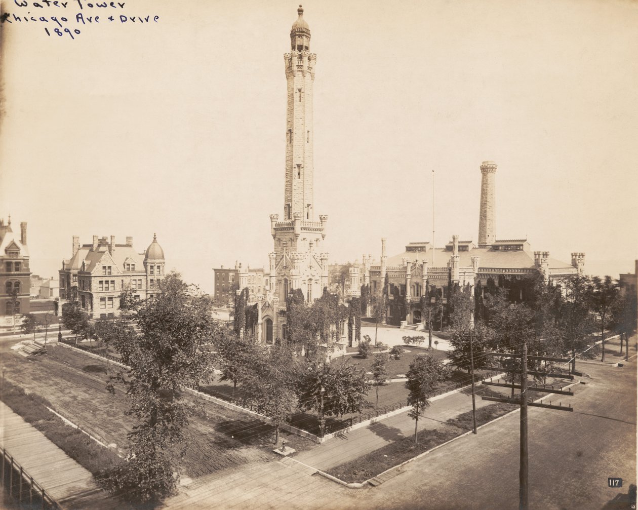 Vista de la Torre de Agua y la Estación de Bombeo de Chicago Avenue, Chicago, 1890 de American Photographer