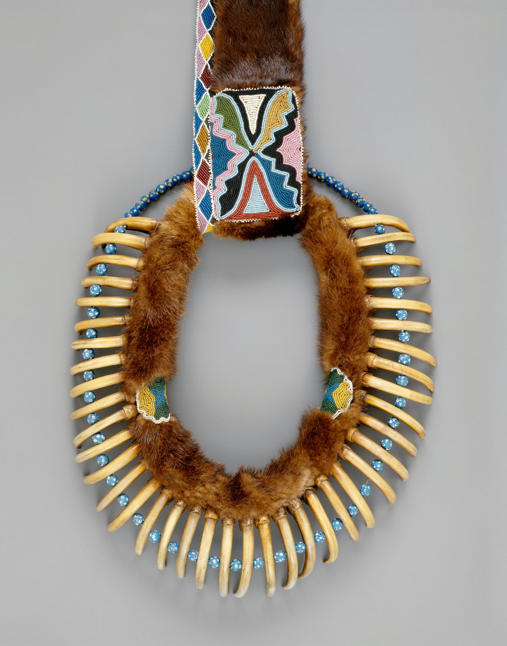 Collar de garra de oso, Mesquakie, c.1835 de American School
