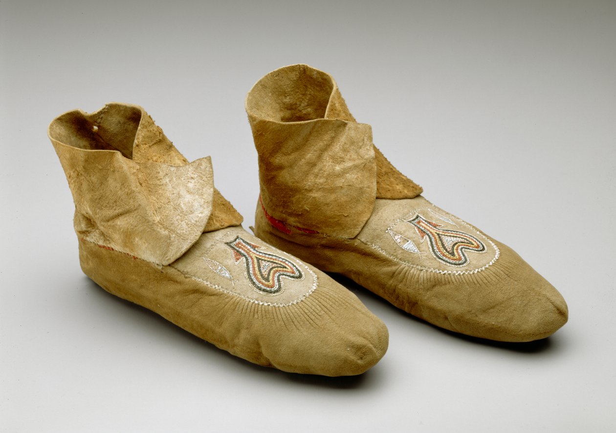 Mocasines, Menominee, c.1830 de American School