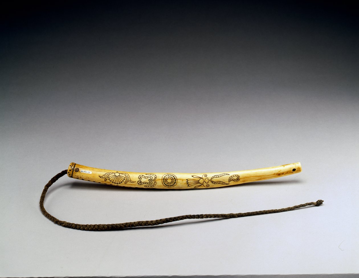 Fusta, asta de alce grabada, Nación Crow, c.1840 de American School