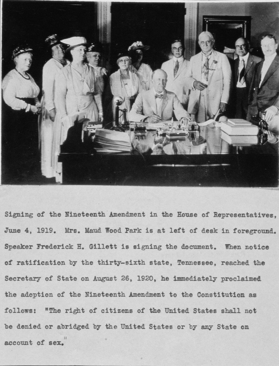 La firma de la Decimonovena Enmienda, 4 de junio de 1919 de American School