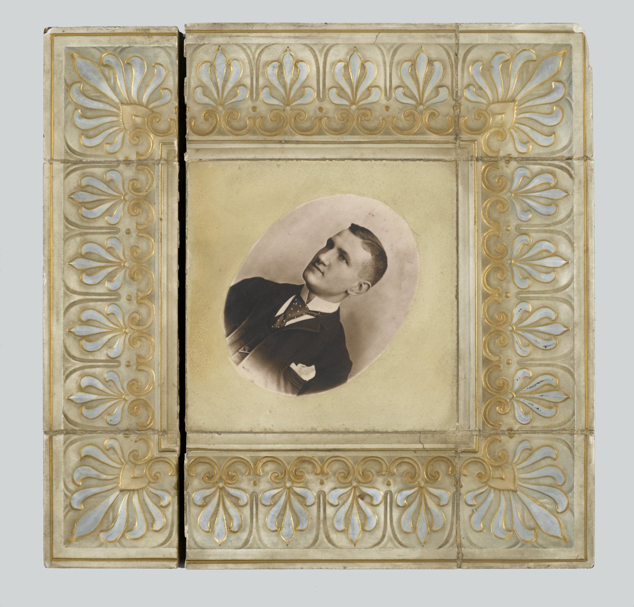 Azulejo, de la American Encaustic Tile Company Ltd., fabricado en Zanesville, 1895 de American School