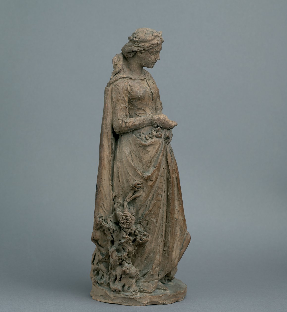 Niña con vestido medieval, recogiendo rosas, c.1870 de English School