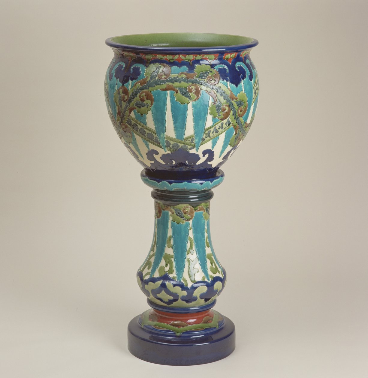 Jardinera por Burmantofts Pottery, Leeds, 1890-1904 de English School