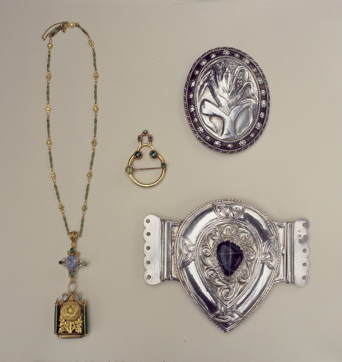 Joyería de Henry Wilson, John Paul Cooper y Edward Spencer de English School