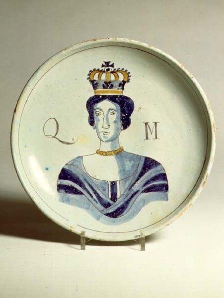 Retrato de la reina María en cerámica de Lambeth Delftware de English School