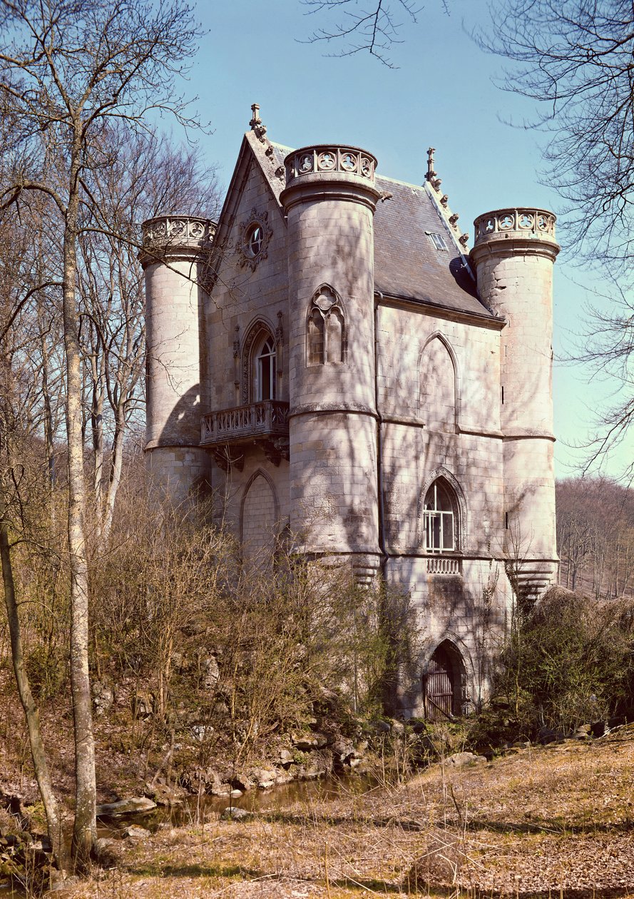Chateau de la Reine Blanche en los Estanques de Commelles, construido por el Duque de Borbón en 1826 de French School