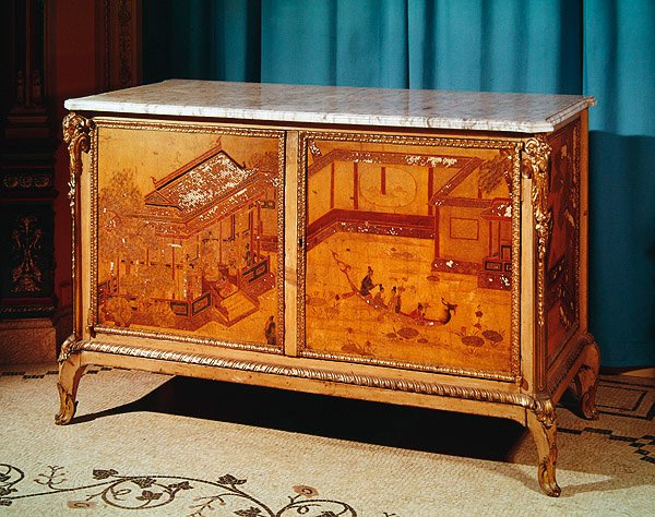 Cómoda con panel doble, firmada Joseph 1772 de French School